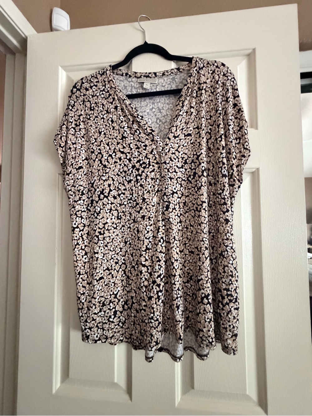 Dana Buchman Black V-Neck Tunic with Cream Floral Print